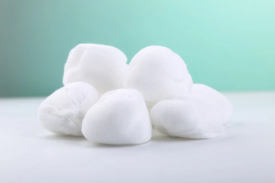 Bola de algodón absorbente médica al por mayor de la bola de algodón puro de la venta al por mayor de la fábrica